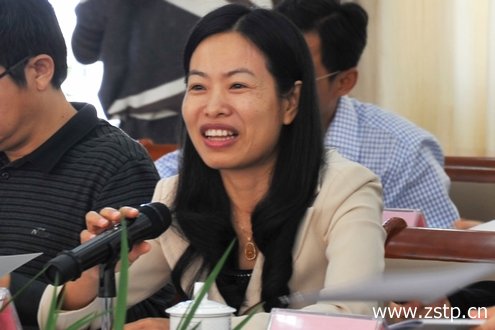 党委书记林艳芬主持调研会.