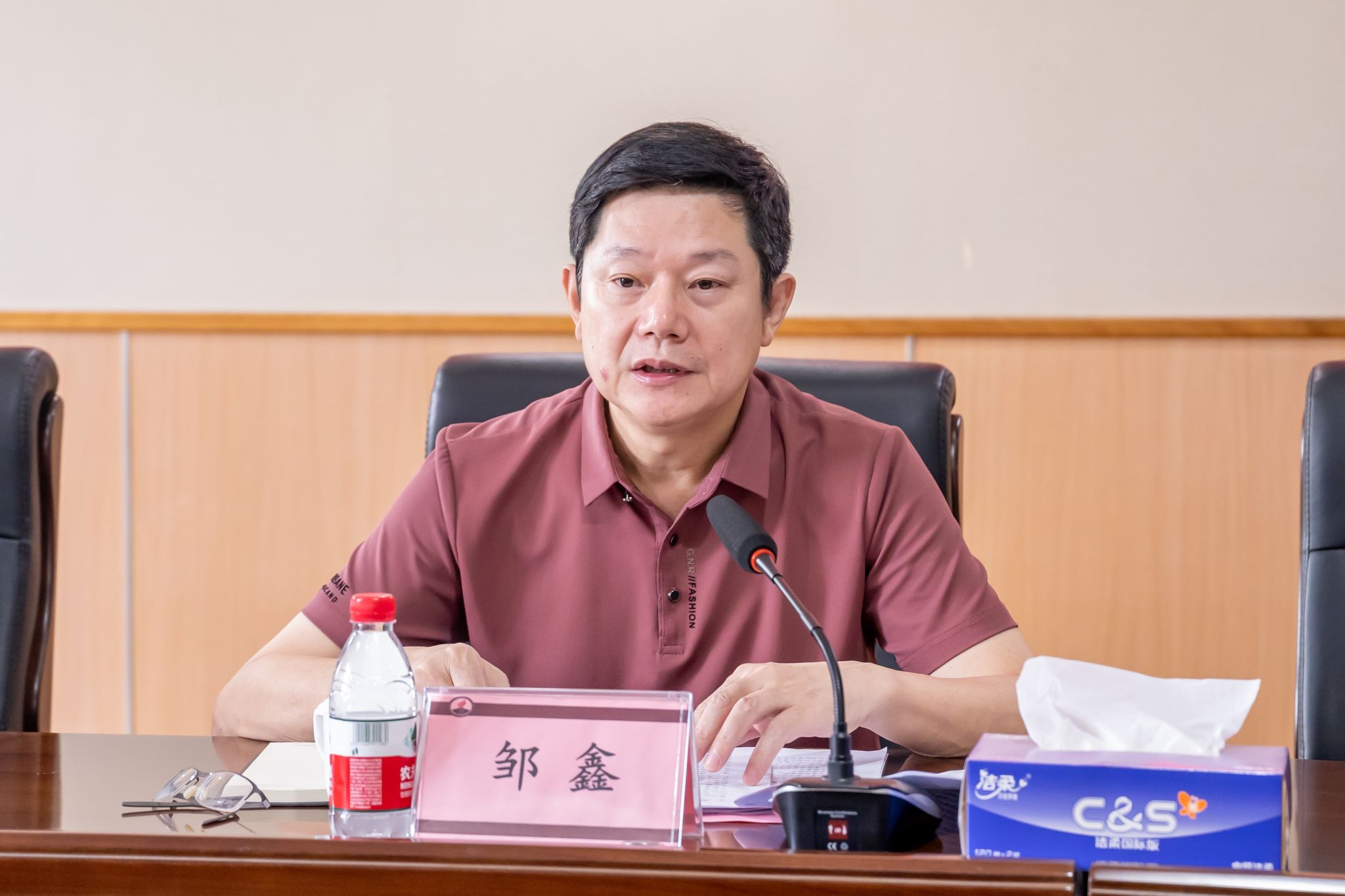 学校举行党纪学习教育读书班暨党委理论学习中心组(扩大)学习会