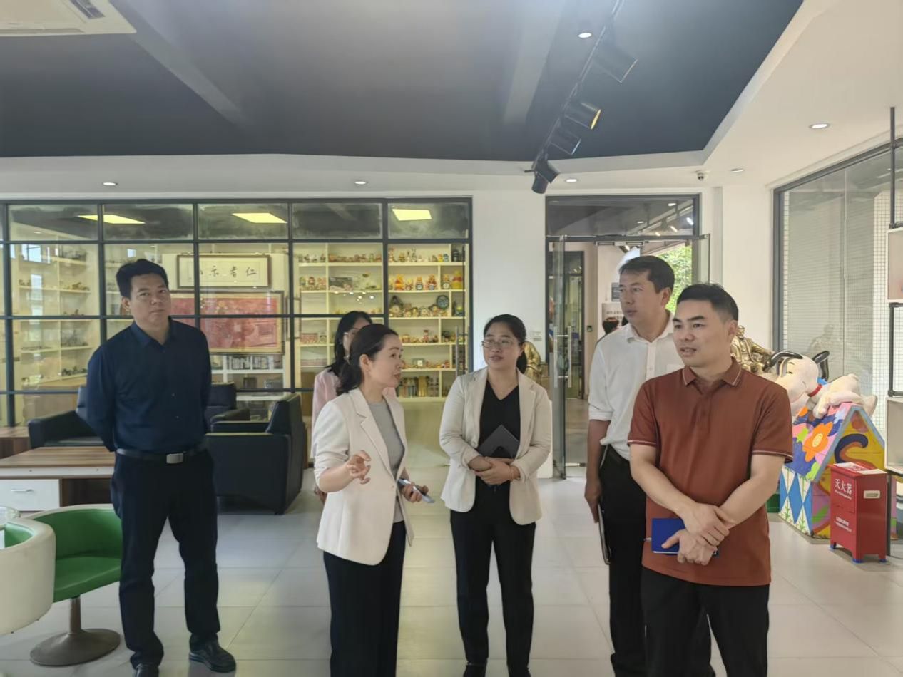 我校包装设计学院赴中山职业技术学院艺术设计学院考察交流